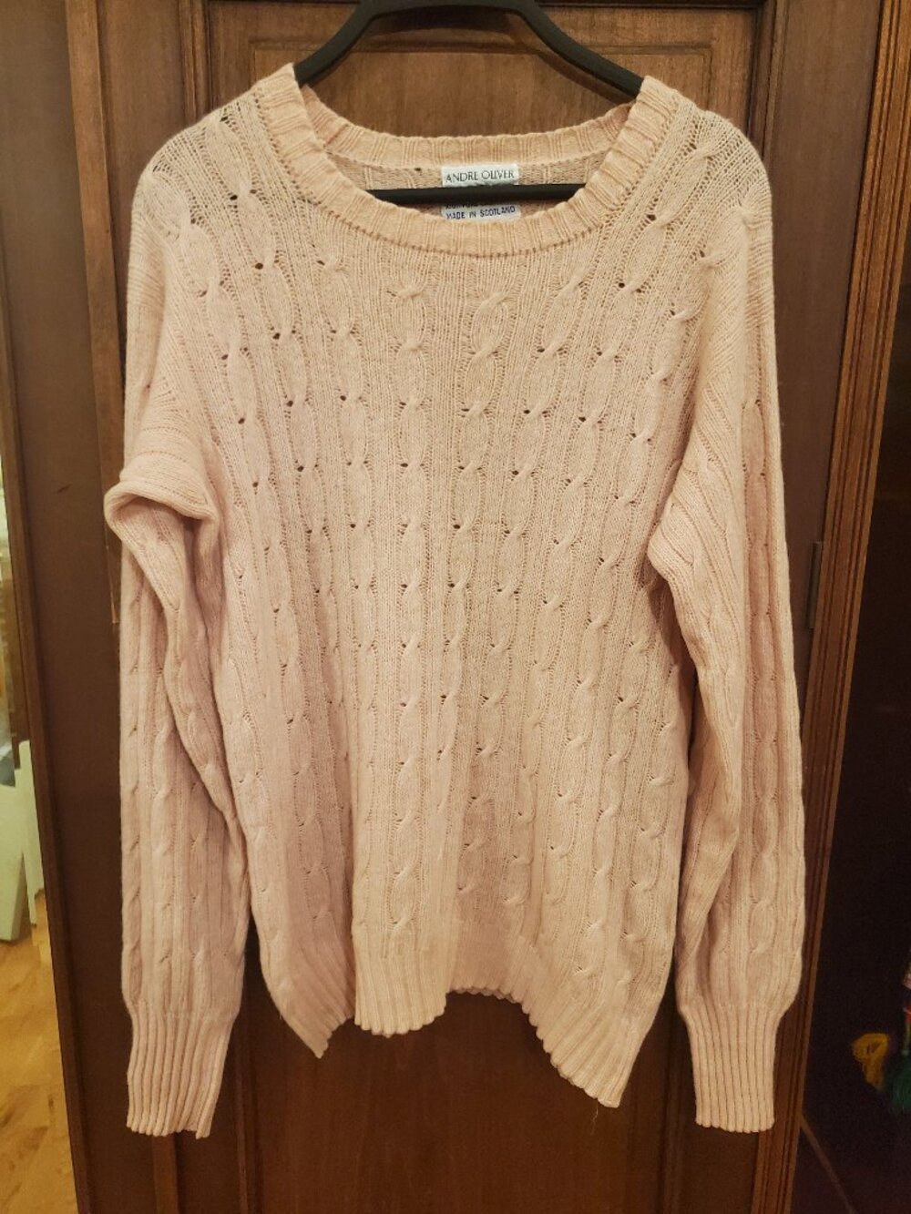 Andre Oliver pink cashmere cable knit sweater -- made in Scotland, M